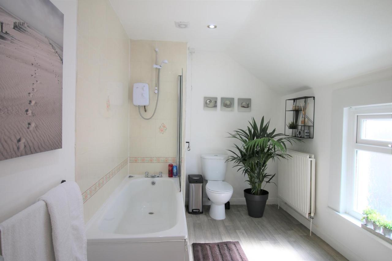 Three Bedroom Townhouse - Free Local Parking - By Property Promise Cardiff Exterior foto