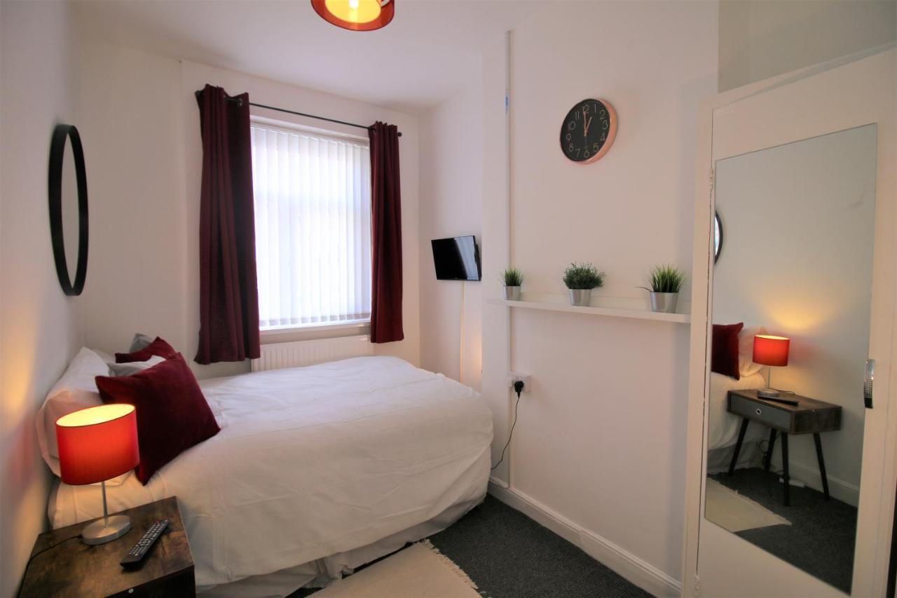 Three Bedroom Townhouse - Free Local Parking - By Property Promise Cardiff Exterior foto