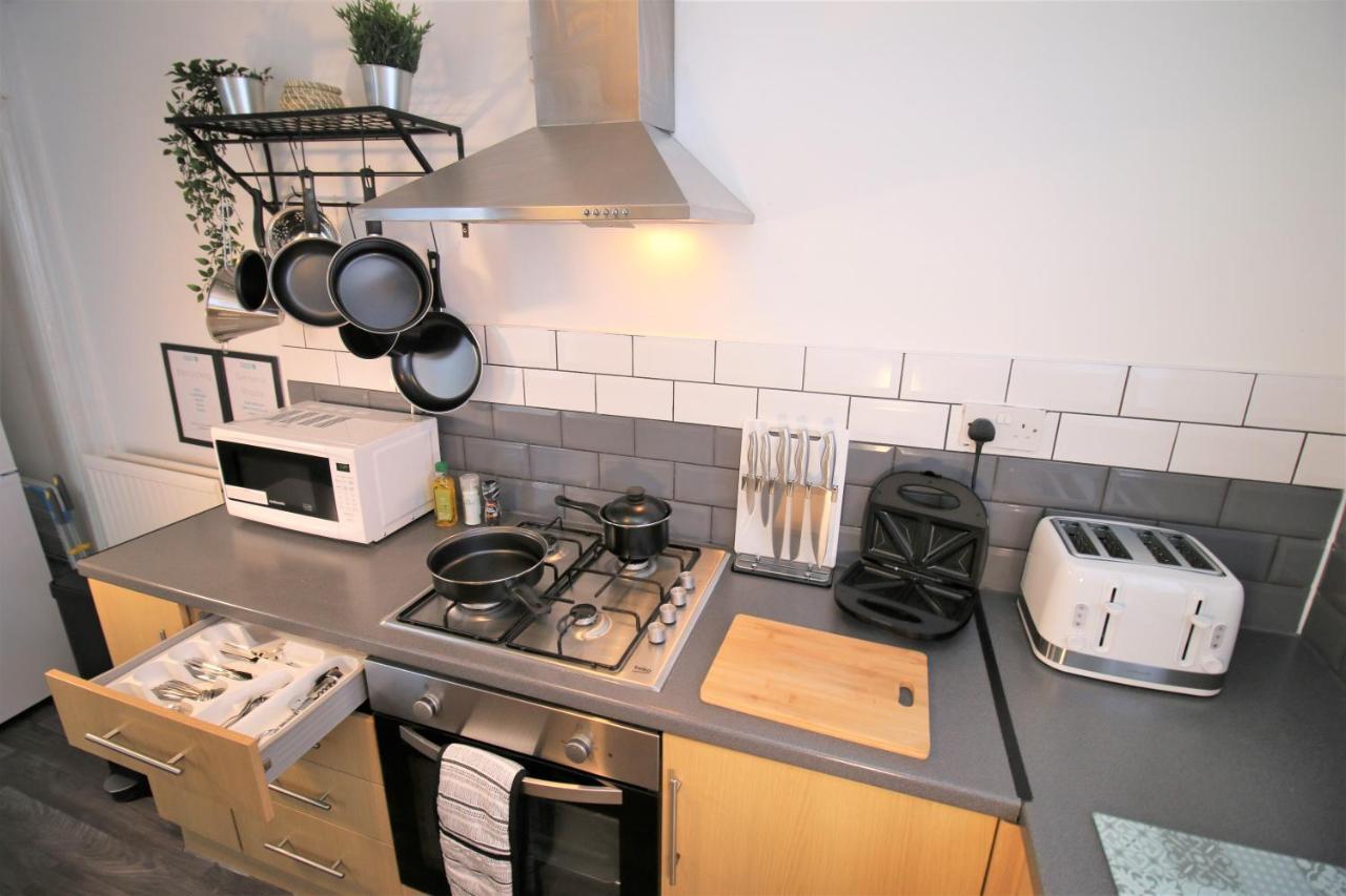 Three Bedroom Townhouse - Free Local Parking - By Property Promise Cardiff Exterior foto