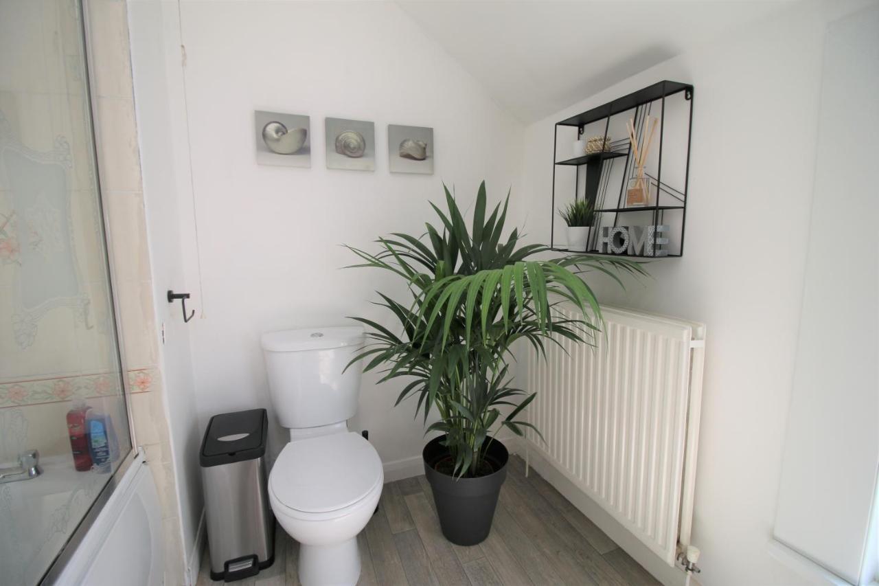 Three Bedroom Townhouse - Free Local Parking - By Property Promise Cardiff Exterior foto