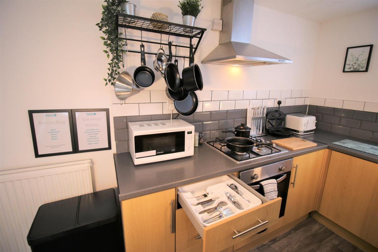 Three Bedroom Townhouse - Free Local Parking - By Property Promise Cardiff Exterior foto