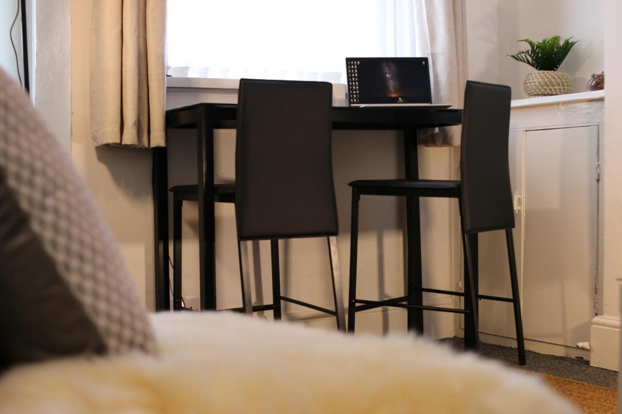 Three Bedroom Townhouse - Free Local Parking - By Property Promise Cardiff Exterior foto